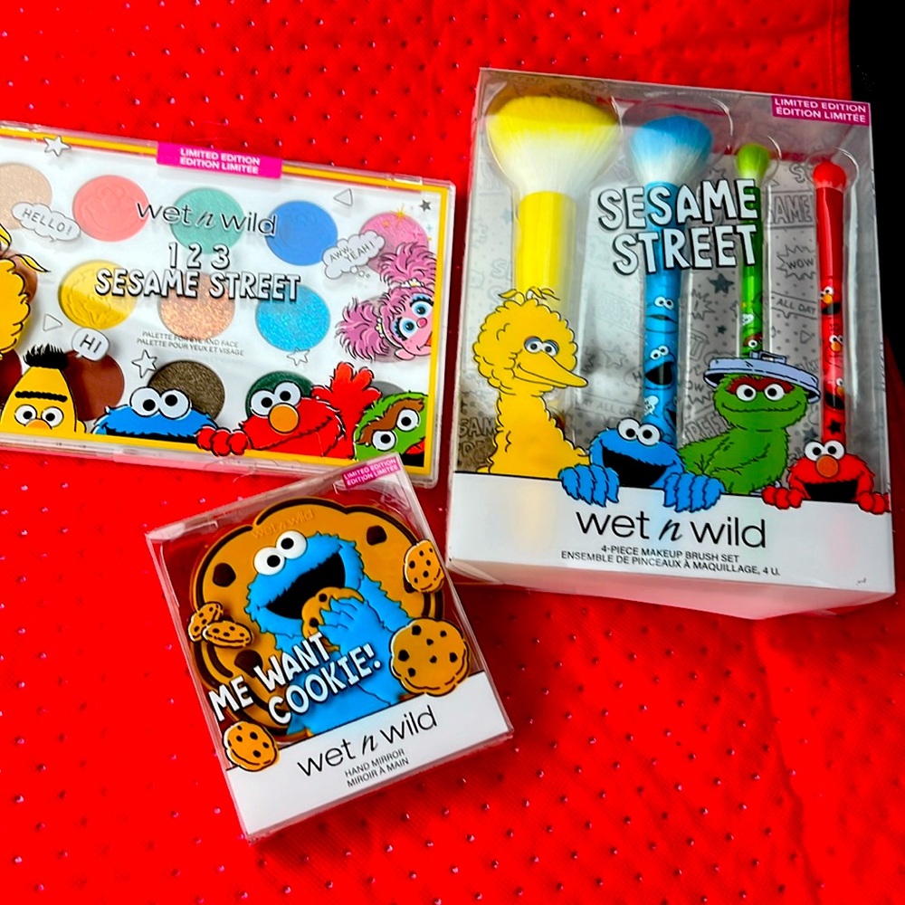 Sesame Street make up palette, brushes and Cookie Monster mirror